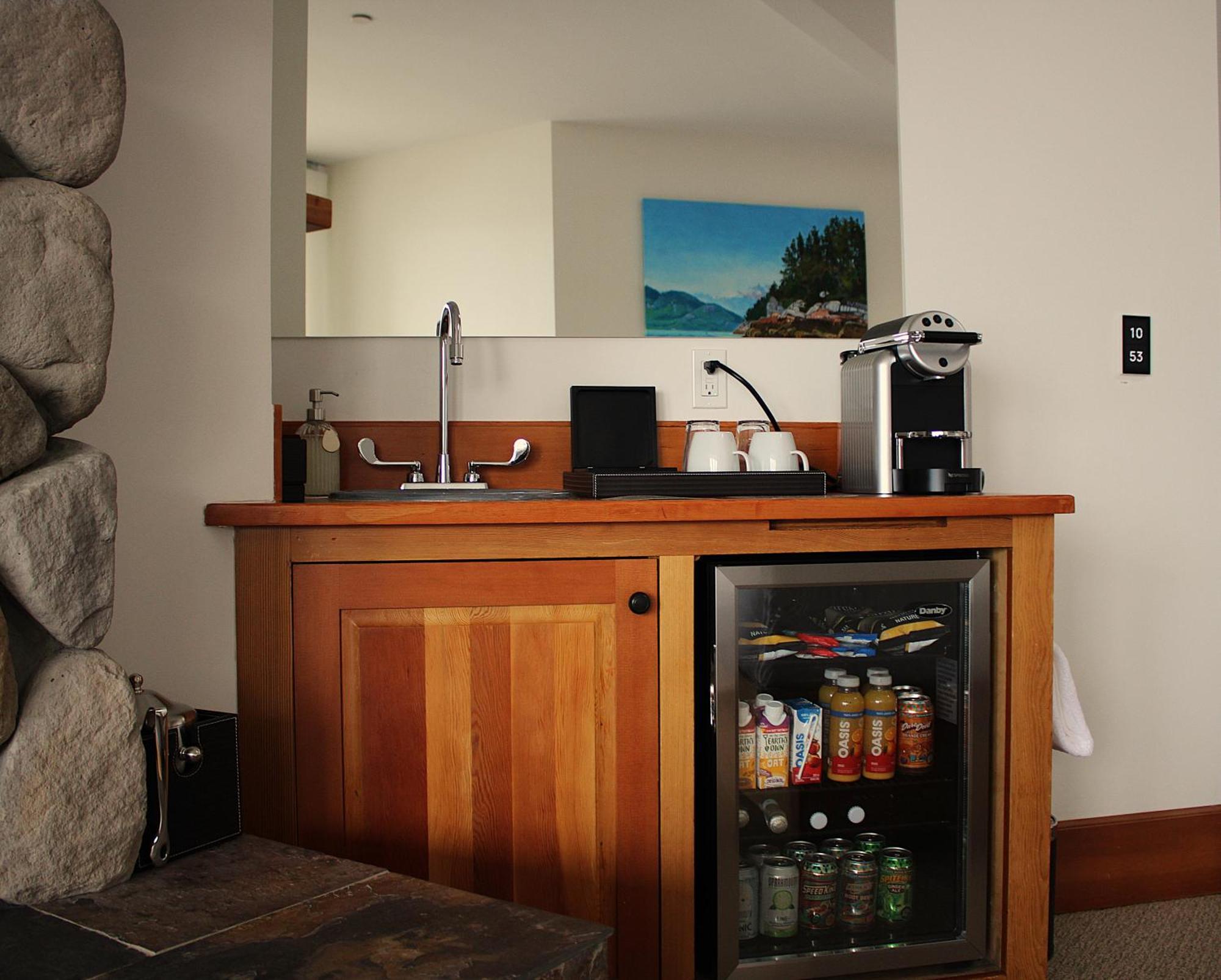 ホテル Sooke Harbour House エクステリア 写真